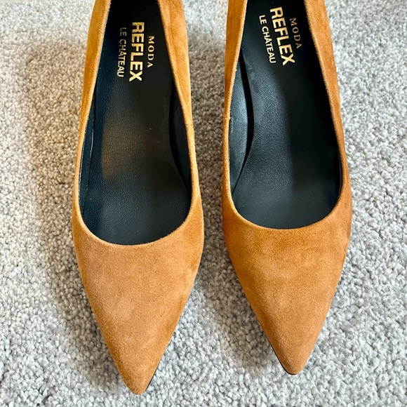 *NEW* Le Chateau Leather Pumps - Picture 1 of 3